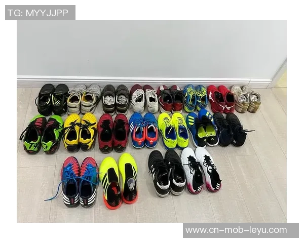 脚宽人士选择足球鞋的最佳指南与推荐款式解析 脚宽人士选择足球鞋的最佳指南与推荐款式解析