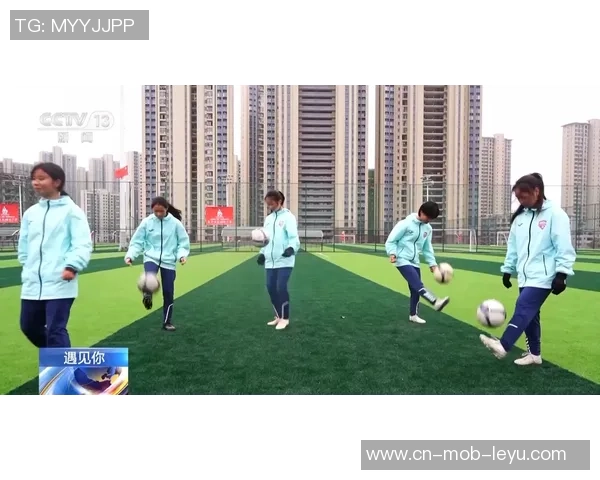 绿茵场上的爱恋：当足球与心跳交织的青春故事